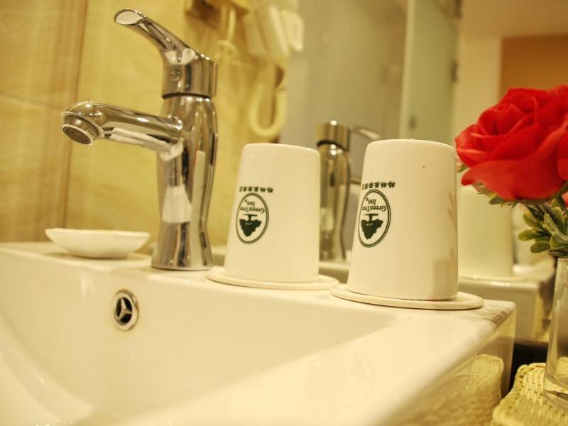 Greentree Inn Zhejiang Ningbo South Railway Station Express Hotel Dış mekan fotoğraf