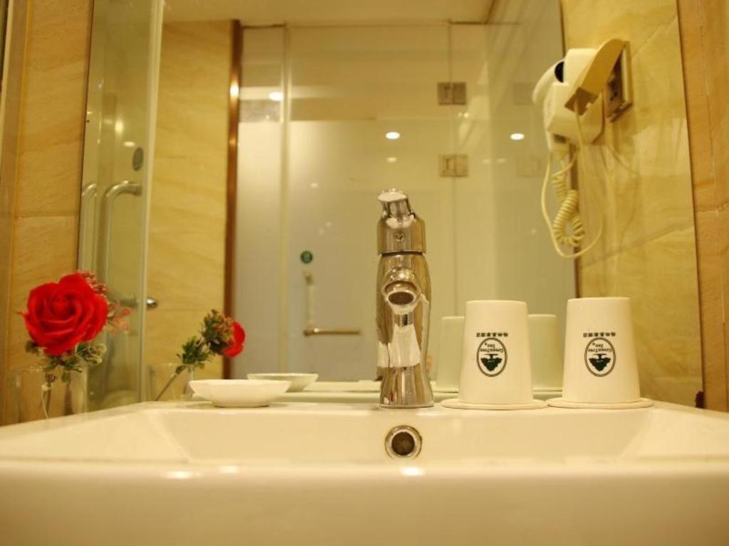 Greentree Inn Zhejiang Ningbo South Railway Station Express Hotel Dış mekan fotoğraf